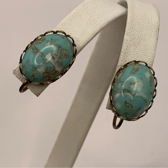 Turquoise gold glitter lucite cabochon vintage robin’s egg clip on earrings - Picture 6 of 11